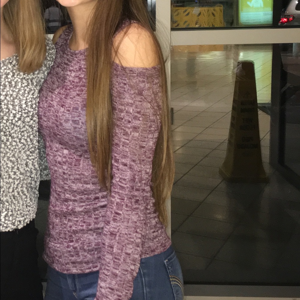 AMAZING purple cut out shoulder shirt